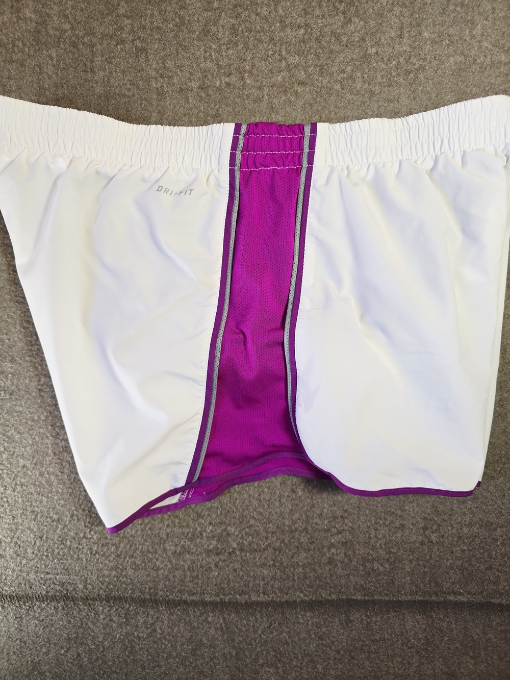 Nike Women’s DRI-FIT White & Purple Running Shorts Womens XL - Picture 8 of 15